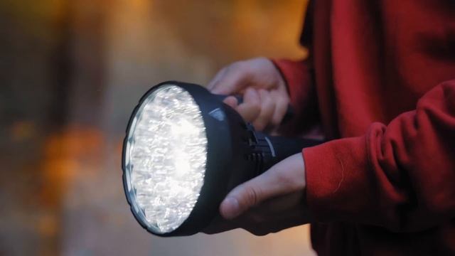 ЭТО - САМЫЙ ЯРКИЙ ФОНАРИК В МИРЕ ! смотреть онлайн