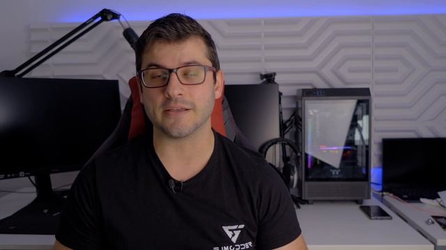 ¿Un PC de Oro?, ?Así son los equipos de @juliocorbacho y @esttikSP | Gamersrooms смотреть онлайн