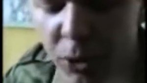Падают, шурша на слякоть листики
