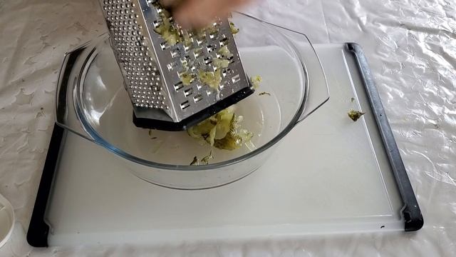 РУЛЕТ ИЗ ОМЛЕТА С СЕМГОЙ. ПРАЗДНИЧНЫЙ ШИКАРНЫЙ РУЛЕТ С СЕМГОЙ. Рецепт красивого омлетного рулета. смотреть онлайн