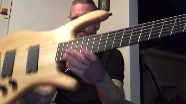 Beardly Customs EB-6 bass смотреть онлайн