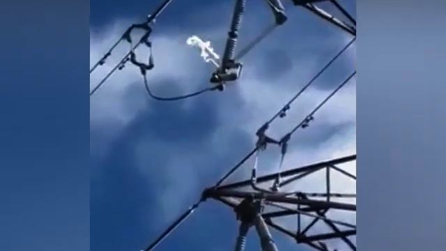 Электрическая дуга на опоре ⚡️220kV⚡️