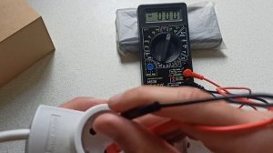 Как с помощью мультиметра померить напряжение в домашней электрической сети