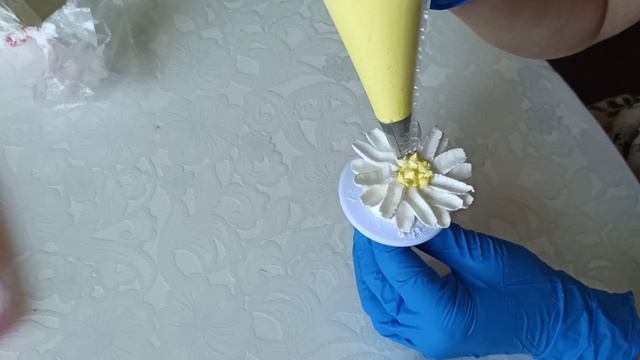 Как сделать ромашки из крема? смотреть онлайн