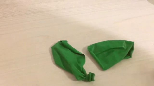 Устроили дома ШАРИКовое БЕЗУМИЕ! Папа надул 100 шариков! Полина купается в шариках как на море смотреть онлайн