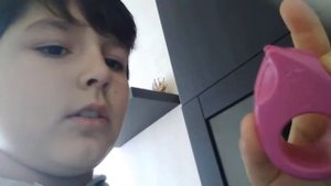 как можно аккуратно снять наклейку