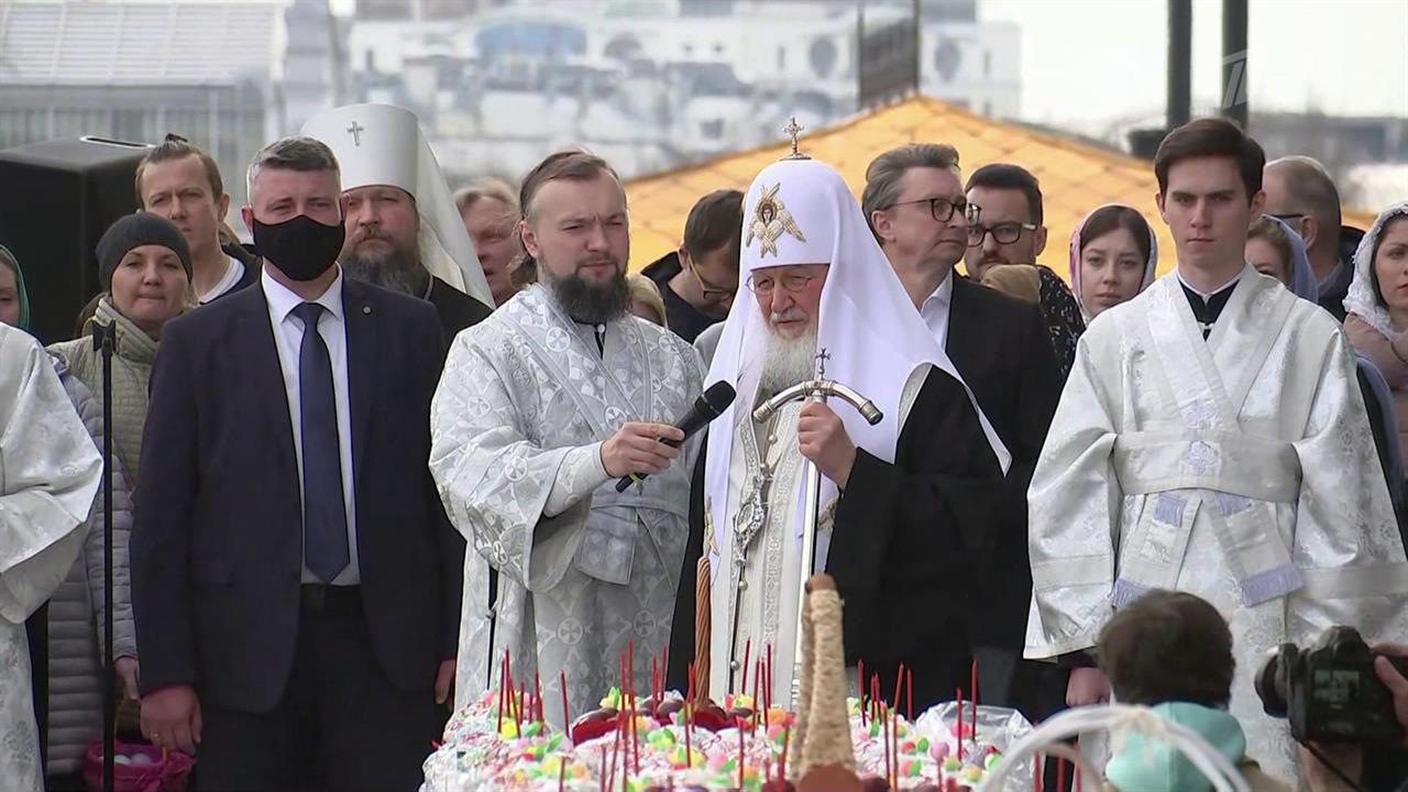 Патриарх Кирилл призвал верующих молиться о мире на Украине
