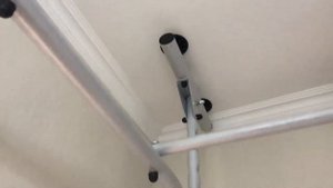 Шведская стенка с креплением между полом и потолком.