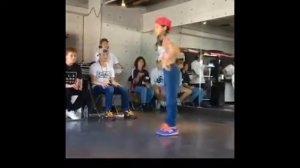 Танцуют прям как лес твинс???