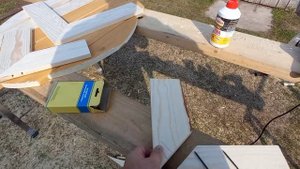 Угловая полка в баню, красиво и удобно.