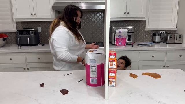 Twin Telepathy Squid Game Dalgona Challenge!!! смотреть онлайн