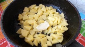 Картошка в сметане на сковороде