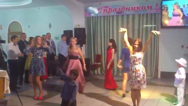 танец подарок на свадьбу Линара и Гузель от родных и друзей смотреть онлайн