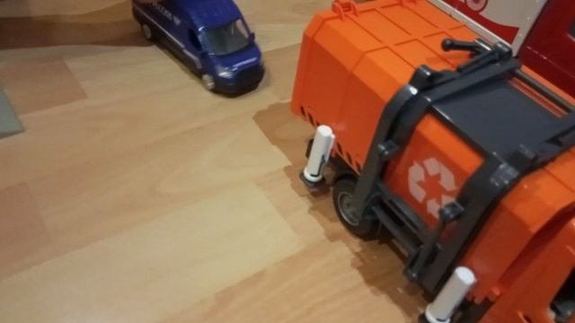 история про переезд 27 машинок застряло на переезде ??
