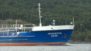 Танкер Ленанефть 2039 идёт вверх по Волге на Белом Яре 12 08 2020г