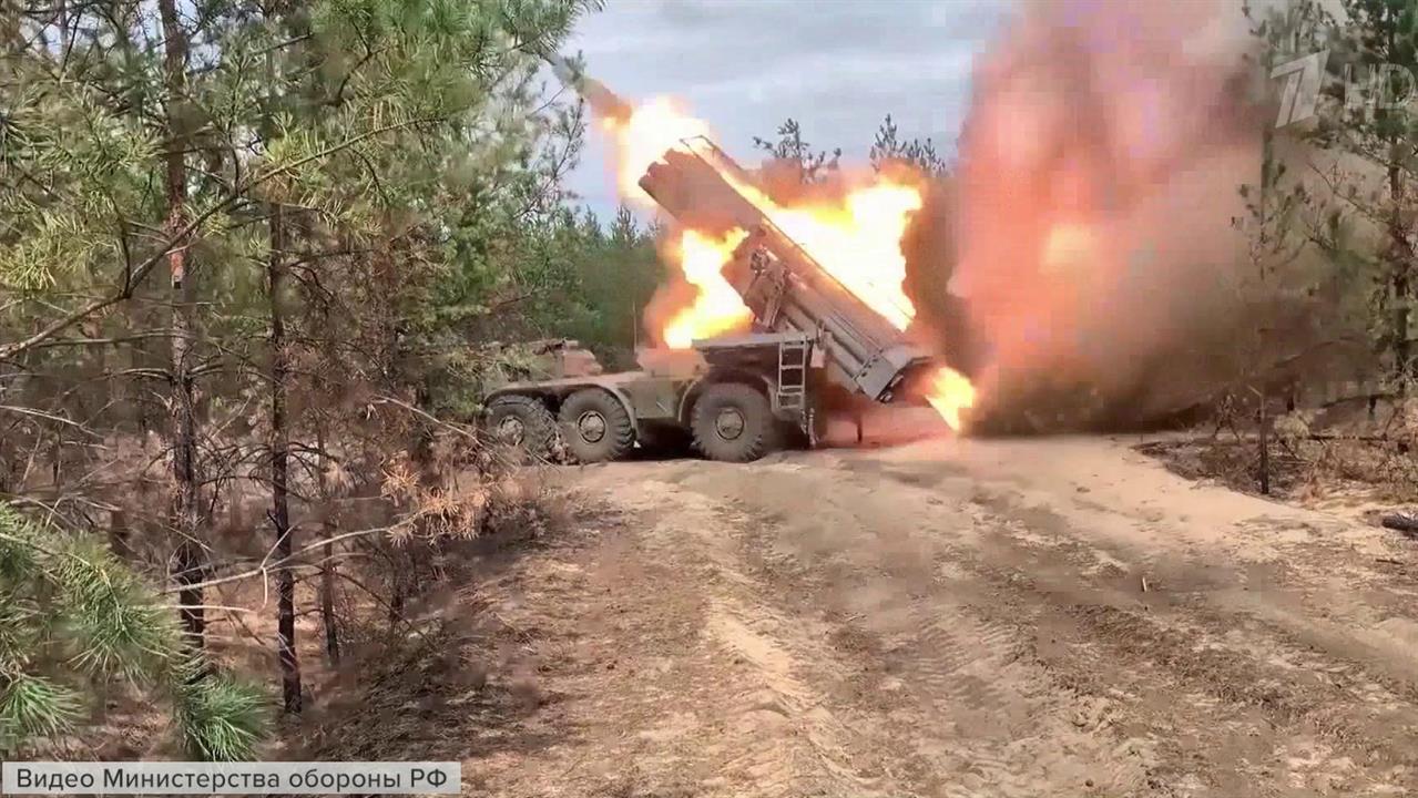 Российские силы нанесли удар по эшелону с иностранным оружием и складу с ракетами