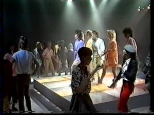 Dolly Dots - Don't Give Up