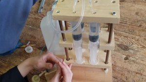 ГИДРАВЛИЧЕСКИЙ ПРЕСС ИЗ ШПРИЦОВ ОТ Славы