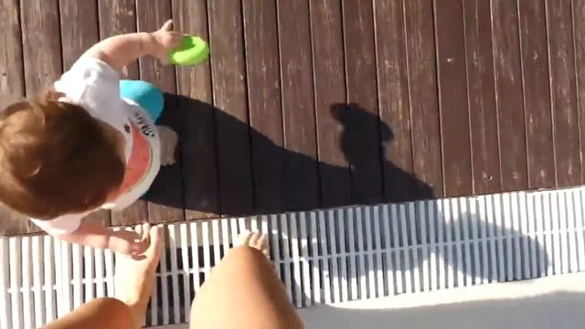 VLOG 55.Еду в дубайском метро отмечать Новый год 2015! Первые шаги Виктории. смотреть онлайн