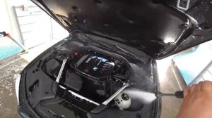 Мойка двигателя BMW 5 Series G30 на мойке самообслуживания
