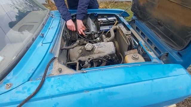 МОСКВИЧ СТОЯЛ В ГАРАЖЕ БОЛЕЕ 10 ЛЕТ И ЭТОТ ХЛАМ ЗАВЁЛСЯ И ПОЕХАЛ #shortvideo #москвич412 #авто смотреть онлайн