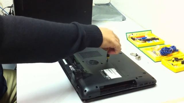 TOSHIBA Qosmio series (X770 X775) Remplazar el Teclado - GizmoTij смотреть онлайн