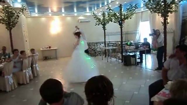 Танец Оли и Игоря.AVI смотреть онлайн