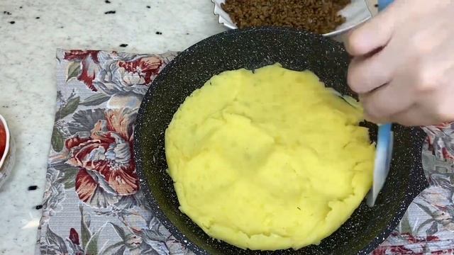 Очень вкусные пирог с картошкой и тушёная цветная капуста с сыром смотреть онлайн