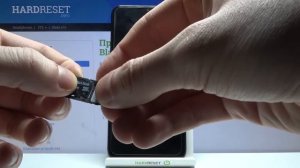 Установка SIM-карты и SD-карты памяти в ZTE Blade A7s
