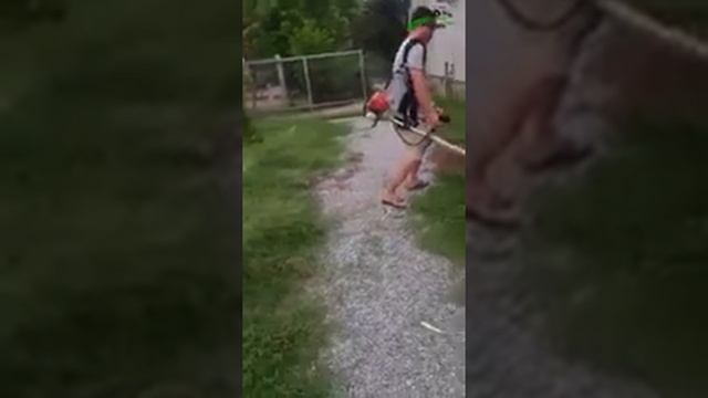 [Khách hàng dùng] Máy cắt cỏ Daewoo DABC 435 4 Thì 1.1KW Chính Hãng смотреть онлайн