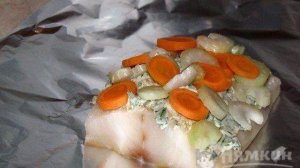 Палтус в духовке с овощами