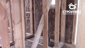 Стеновой каркас из доски естественной влажности. Прошло больше года после его возведения