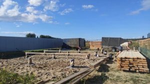 Обработка досок для обвязки фундамента антисептиком