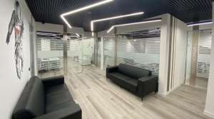 Монтаж стеклянных перегородок в офисе JAC Motors