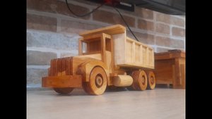 Автомобиль грузовик из дерева / Wooden truck