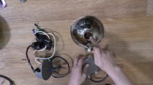 мощный Ксеноновый ФОНАРЬ-ПРОЖЕКТОР своими руками
