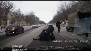 Бросилась под колеса машины. Автоподставы