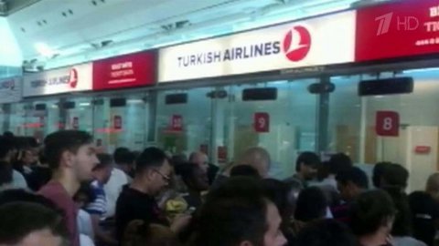 Покинуть Турцию не могут сотни иностранцев, среди которых и россияне
