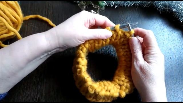 Модная шапка из толстой пряжи за 1 час. Fashionable hat made of thick yarn in just 1 hour. смотреть онлайн