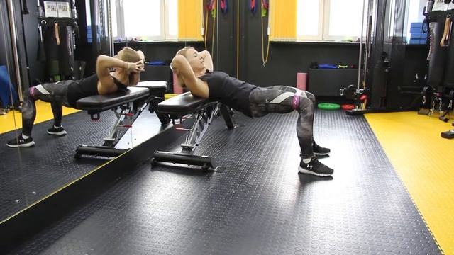 Ягодичный мост с упором о скамью с резинкой смотреть онлайн