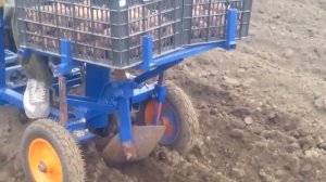 VID 20150516 153257картофелесажалка самодельная на мини мотоблок нева