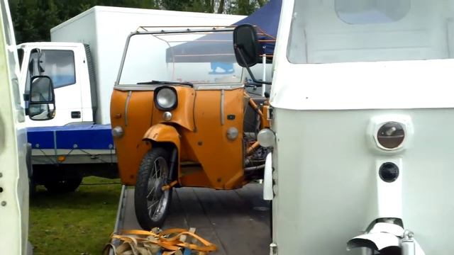 Stallholders unpacking , swapmeet Motormarkt Hardenberg 3 - 2016. смотреть онлайн