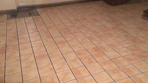 Как класть на пол плитку 10x10 см