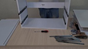 Сборка отверткой комода с 3-мя ящиками