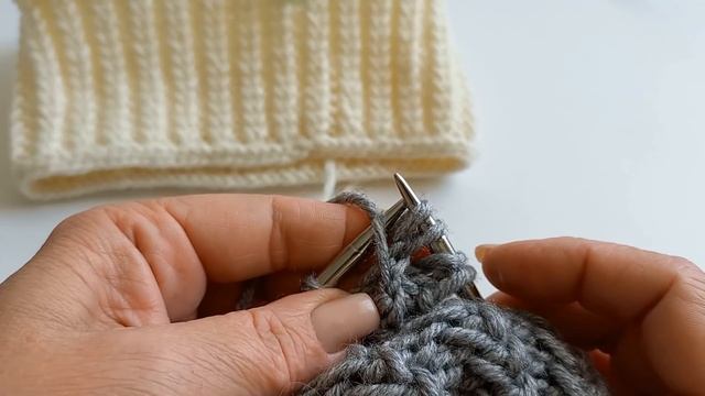 ??Не встречала идеальней - смотрится шикарно - классный узор "резинки" для шапок спицами смотреть онлайн