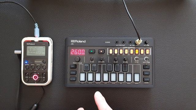 Roland J6 - Live Recording steps and beat stealing trick смотреть онлайн