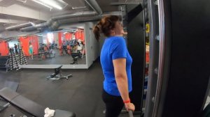 Полезные упражнения на спину и руки  в тренажере Смита