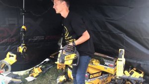 Аккумуляторный инструмент DeWALT #1