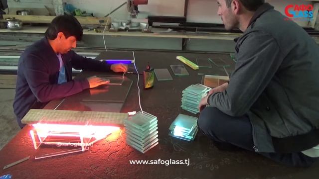 СТОЛ ИЗ СТЕКЛА ПОЛНОЕ ВИДЕО ПРОЦЕССА СОЗДАНИИ. ДЛЯ ЗАКАЗА В г.ДУШАНБЕ ЗВОНИТЕ +992 985 81 10 50. смотреть онлайн