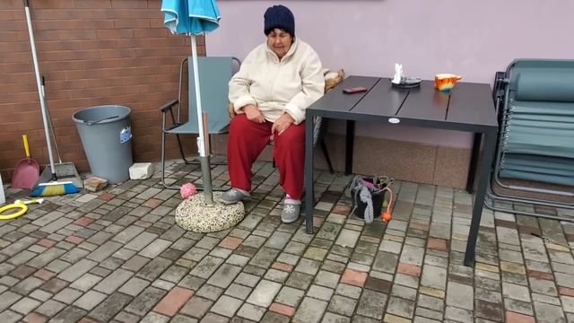 Мама заболела! Не хочет никуда выходить! Как заставить?) смотреть онлайн